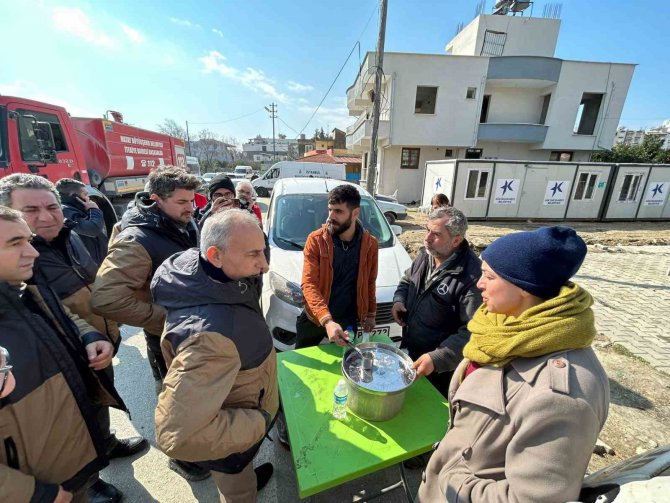 Küçükçekmece Belediyesi’nden Hatay’da Günlük 5 Bin Kişiye Sıcak Yemek Desteği