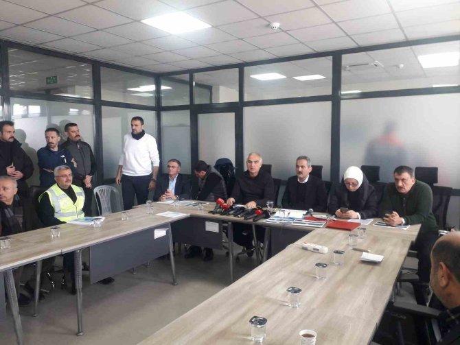 Bakan Ersoy: "Malatya’da Enkaz Çalışmalarına Başladık"