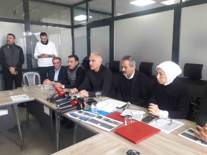 Bakan Ersoy: "Malatya’da Enkaz Çalışmalarına Başladık"