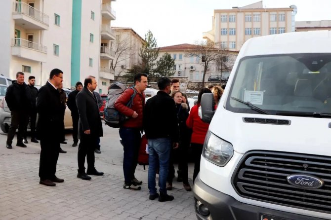 Kütahya Sağlık Müdürlüğü Deprem Bölgesine Hastalıklara Karşı Alınan Tedbirlere Yönelik Ekip Gönderdi