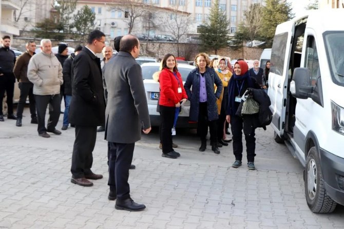 Kütahya Sağlık Müdürlüğü Deprem Bölgesine Hastalıklara Karşı Alınan Tedbirlere Yönelik Ekip Gönderdi