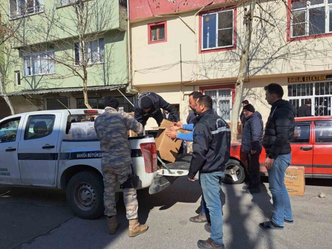 Manisa Depremzedeleri Kucaklıyor