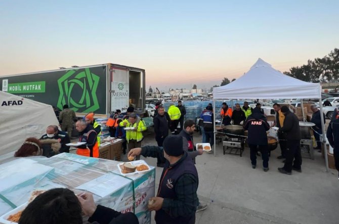 Başkan Kavuş: “Hatay’ı Ayağa Kaldırana Kadar Buradayız”