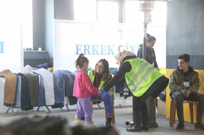 Merkezefendi’de Depremzedeler İçin Kurulan ’Dayanışma Merkezi’, İki Günde 718 Afetzedeye Hizmet Verdi