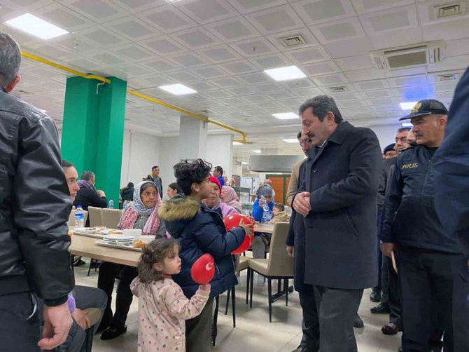 Vali Tavlı Depremzedeler İle Bir Araya Geldi