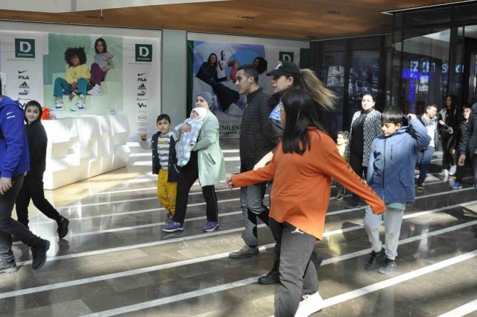 Fethiye’de Konaklayan Depremzede Çocuklar Doyasıya Eğlendi