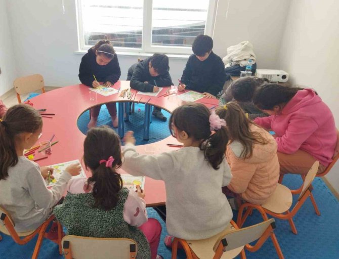 Nevü’lü Gönüllü Öğrencilerden Depremzede Çocuklara Psikososyal Destek