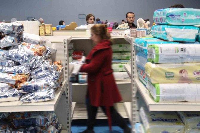 Dayanışma Marketi Yardımları Depremzedelerle Buluşturuyor