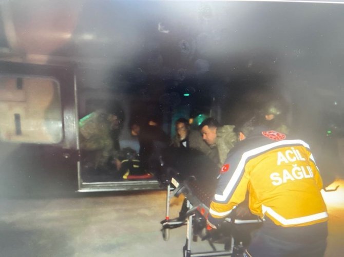 Askeri Helikopter Yaralı Vatandaş İçin Havalandı
