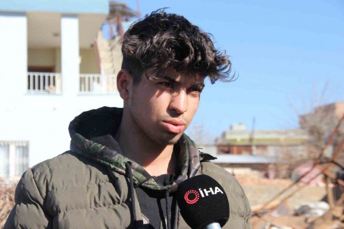Enkazın Altında ’Son Videom’ Diye Çekti, Enkazdan Sağ Çıktı