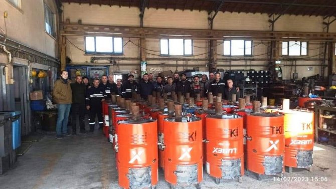 Tavşanlı Gli̇ İşçileri Depremzedeler İçin Varil Tipi Soba Üretiyor