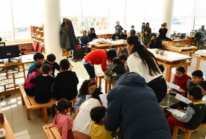 Sukurusu Uygulama Merkezi Depremzedeleri Ağırladı