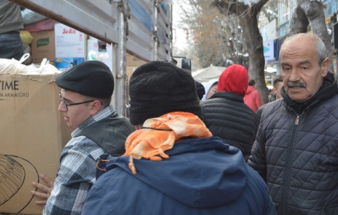 Tavşanlı’da Yardım Faaliyetleri Aralıksız Devam Ediyor