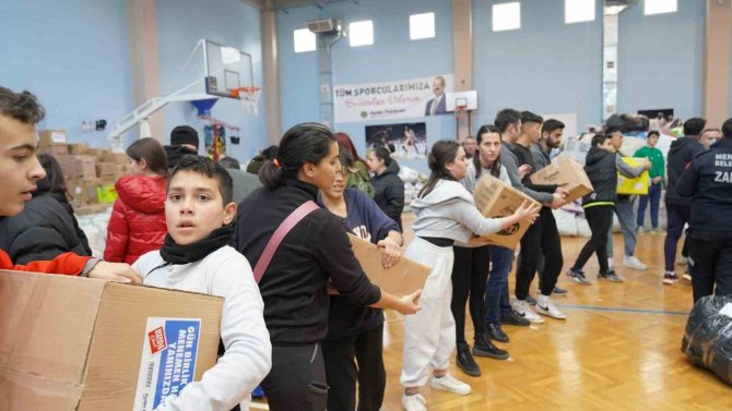 Menemen’de Afetzedelere İhtiyaçlarına Göre Yardım