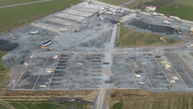 Bakan Kurum: “Kurulacak Geçici Barınma Alanlarının Yanı Sıra Kalıcı Konutlar İçin De Çalışmalar Başlatıldı”