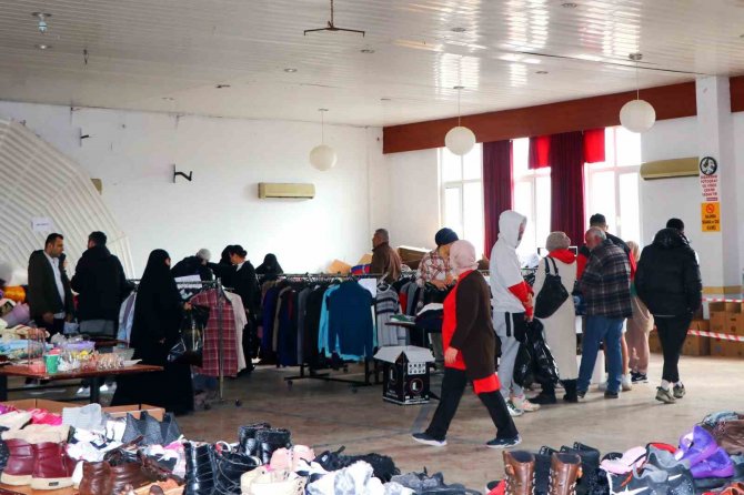Çiftlikköy’de Depremzedeler Sosyal Marketten Yararlanıyor