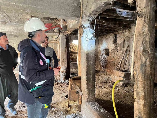 Uzmanlar Deprem Alanında Hasar Tespit Çalışmalarını Sürdürüyor