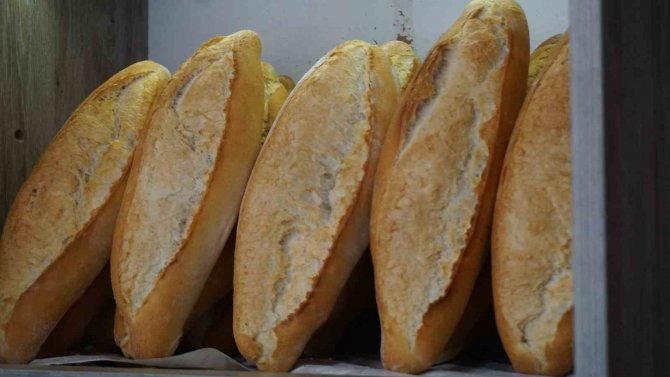 Edirne’ye Gelen Depremzedelere Destek Olmak İçin Ücretsiz Ekmek Uygulaması Başlattı