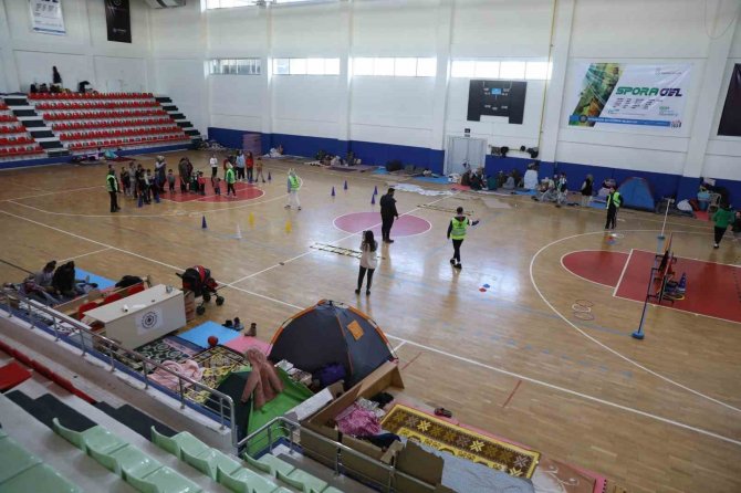 Depremden Etkilenen Çocuklara Spor Ve Oyun Terapisi