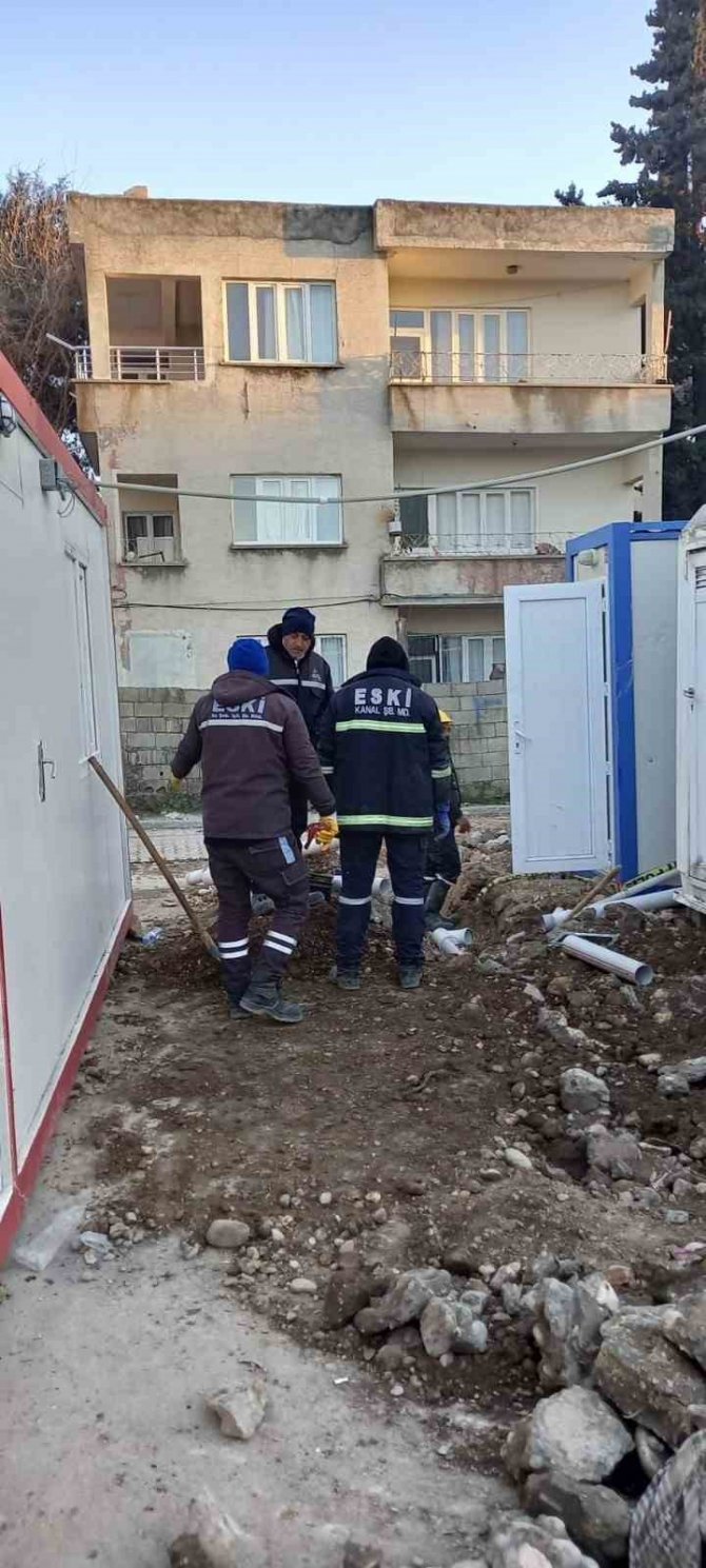 Eski̇, 70 Personel Ve 21 İş Makinası İle Deprem Bölgesinde