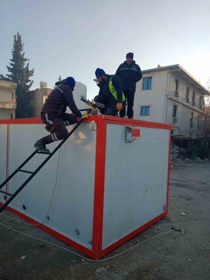 Eski̇, 70 Personel Ve 21 İş Makinası İle Deprem Bölgesinde