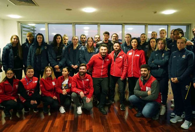 Fenerbahçe Kadın Voleybol Takımı, Kan Bağışı Yaptı