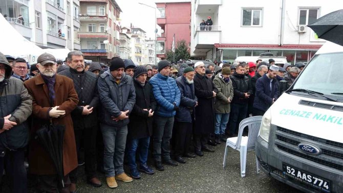 Depremde Hayatını Kaydeden Voleybolcu Gözde Öztürk Son Yolculuğuna Uğurlandı