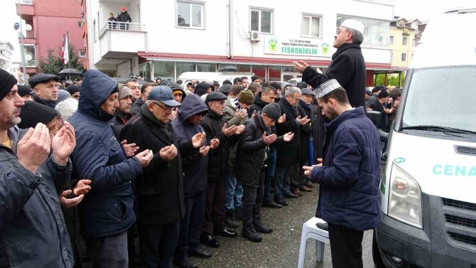 Depremde Hayatını Kaydeden Voleybolcu Gözde Öztürk Son Yolculuğuna Uğurlandı