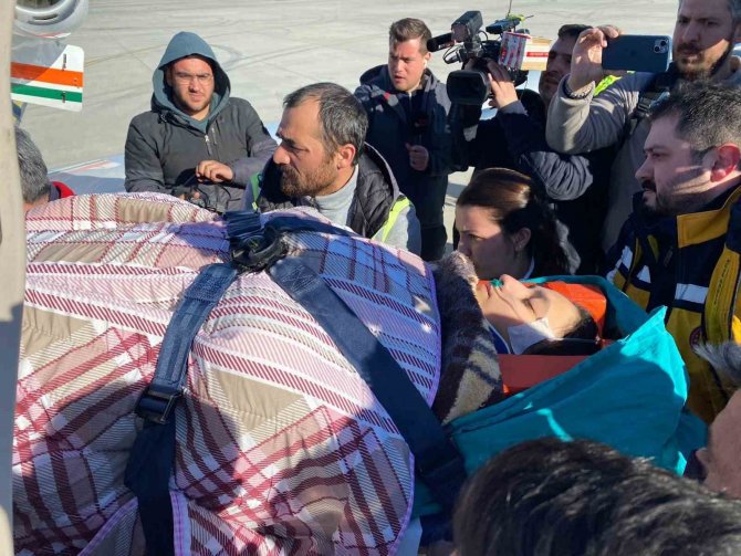 Depremin 248. Saatinde Enkazdan Çıkarılan Aleyna Ölmez, Ankara’ya Sevk Edildi