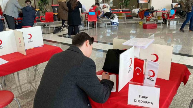 Bakırköy Adalet Sarayı’nda Depremzedeler İçin Kan Verme Noktası Kuruldu