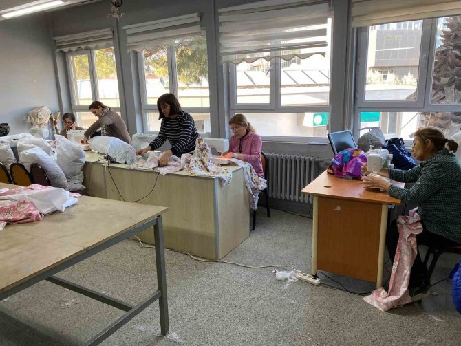 Kirazlılardan Sahra Hastanesine Yastık Üretimi