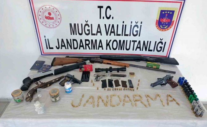 Antik Tabancayı Satmak İsterken Yakalandı