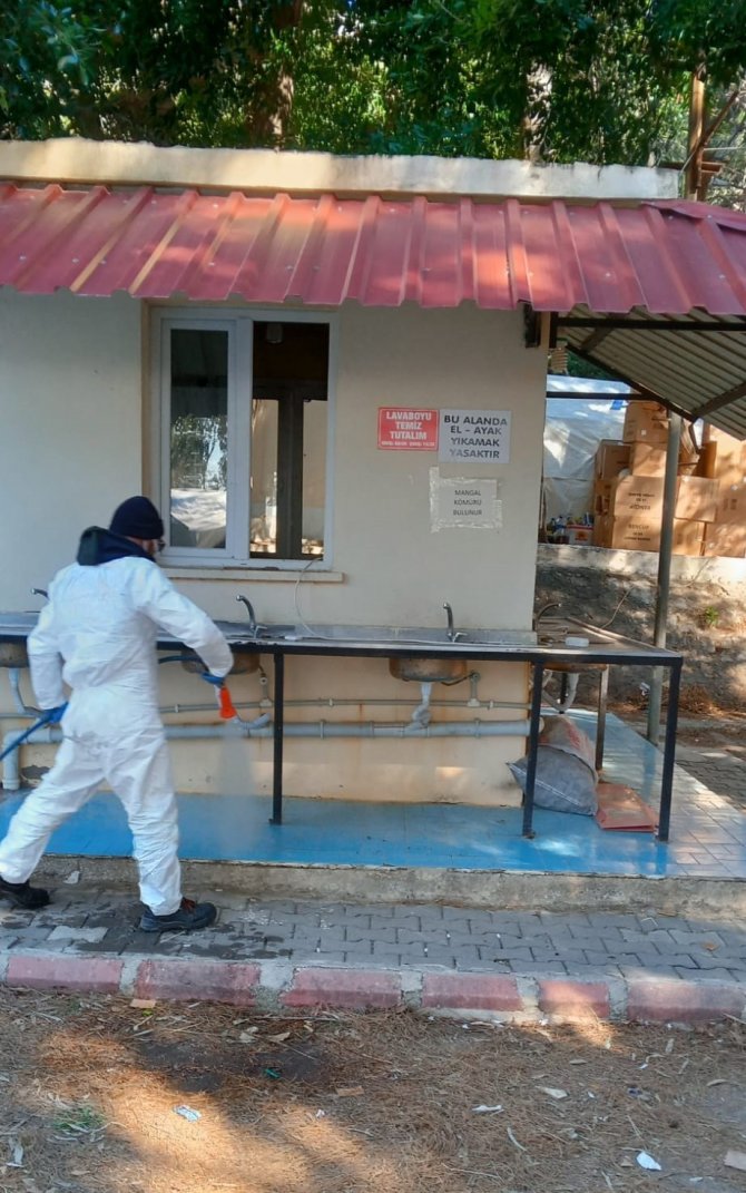 Deprem Bölgesi Haşere Oluşumuna Karşı İlaçlandı