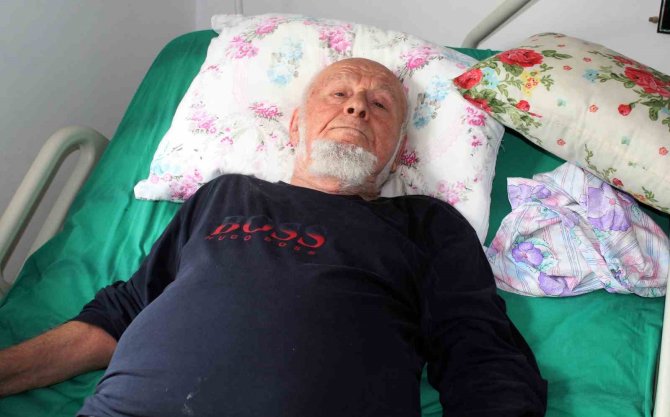 90 Yaşındaki Emekli Madenci, Kötü Gün Birikimini Depremzedelere Bağışladı