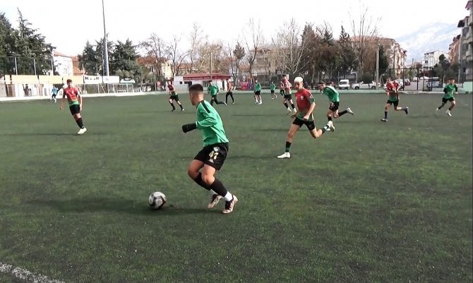 Genç Horozlar, Lige Verilen Arayı Çalışarak Geçiriyor