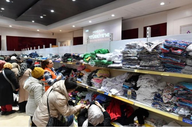 Üsküdar Belediyesi İ̇stanbul’a Gelen Depremzedeler İçin Sosyal Market Açtı