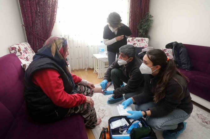 Yenimahalle’den Afetzedelere Sağlık Hizmeti