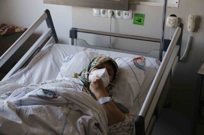Tekirdağ’da Tedavi Altına Alınan Depremzede Kadın: "Depremde 9 Yakınımızı Kaybettik"