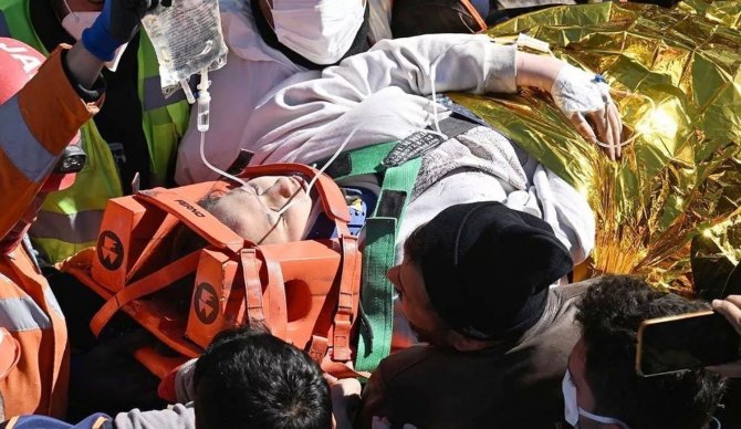 Depremden 248 Saat Sonra Aleyna’nın Kurtarılmasına Tanık Olan Başkan Şayir, Gözyaşlarına Engel Olamadı