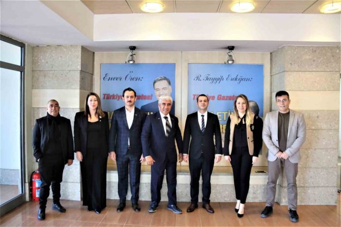 Antalya Düşünce Platformu Üyelerinden Türkiye Gazetesine Ziyaret
