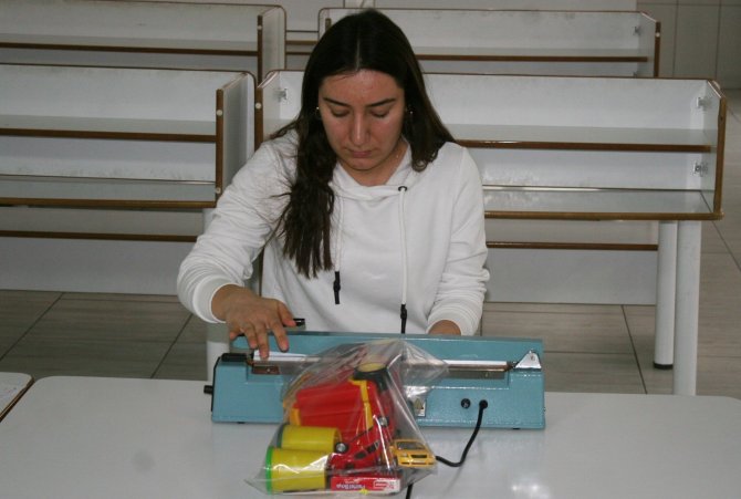 Öğretmenler, Depremden Etkilenen Çocuklar İçin Oyun Paketleri Hazırladılar
