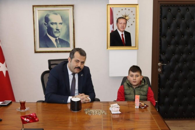 Kumbarasında Biriktirdiği Paraları Depremzedelere Bağışladı
