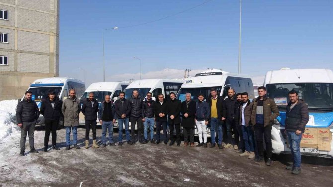 Yüksekova’daki Minibüsçüler Bir Günlük Kazançlarını Depremzedelere Bağışladı