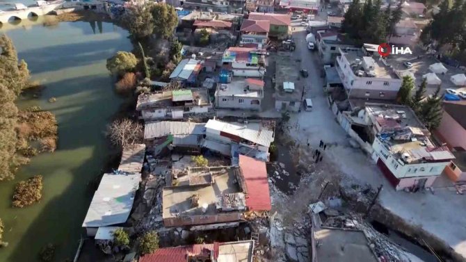 Hatay’da Fay Hattının Geçtiği Köy İkiye Bölündü, Evler Yerin Dibine 3 Metre Düştü