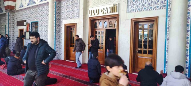 Iğdır’da Depremde Hayatını Kaybedenler İçin Gıyabi Cenaze Namazı Kılındı