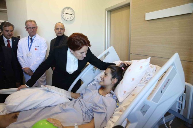 Akşener, Adana’da Depremde Yaralananları Ziyaret Etti