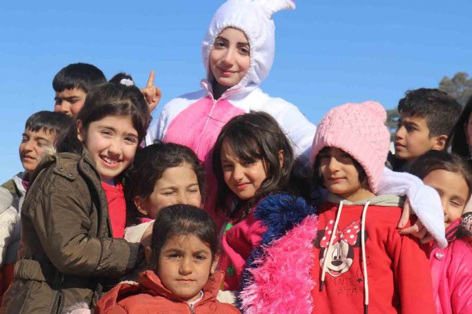 Deprem Bölgesi Malatya’da Çocuklar Nasrettin Hoca İle Eğleniyor