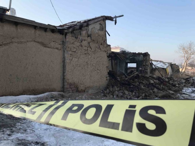 Konya’daki Yangında 7 Kişilik Aile Çatının Çökmesi Sonucu Hayatını Kaybetmiş