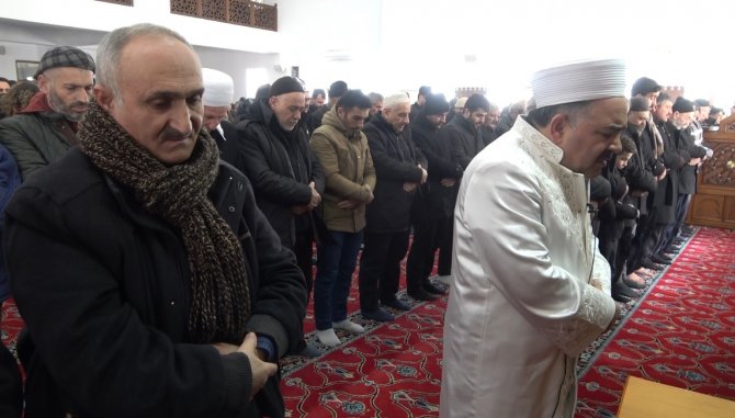 Depremde Hayatını Kaybedenler İçin Gıyabi Cenaze Namazı Kılındı