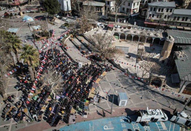 Depremin Ardından 2. Cumada Gıyabi Cenaze Namazı Kılındı